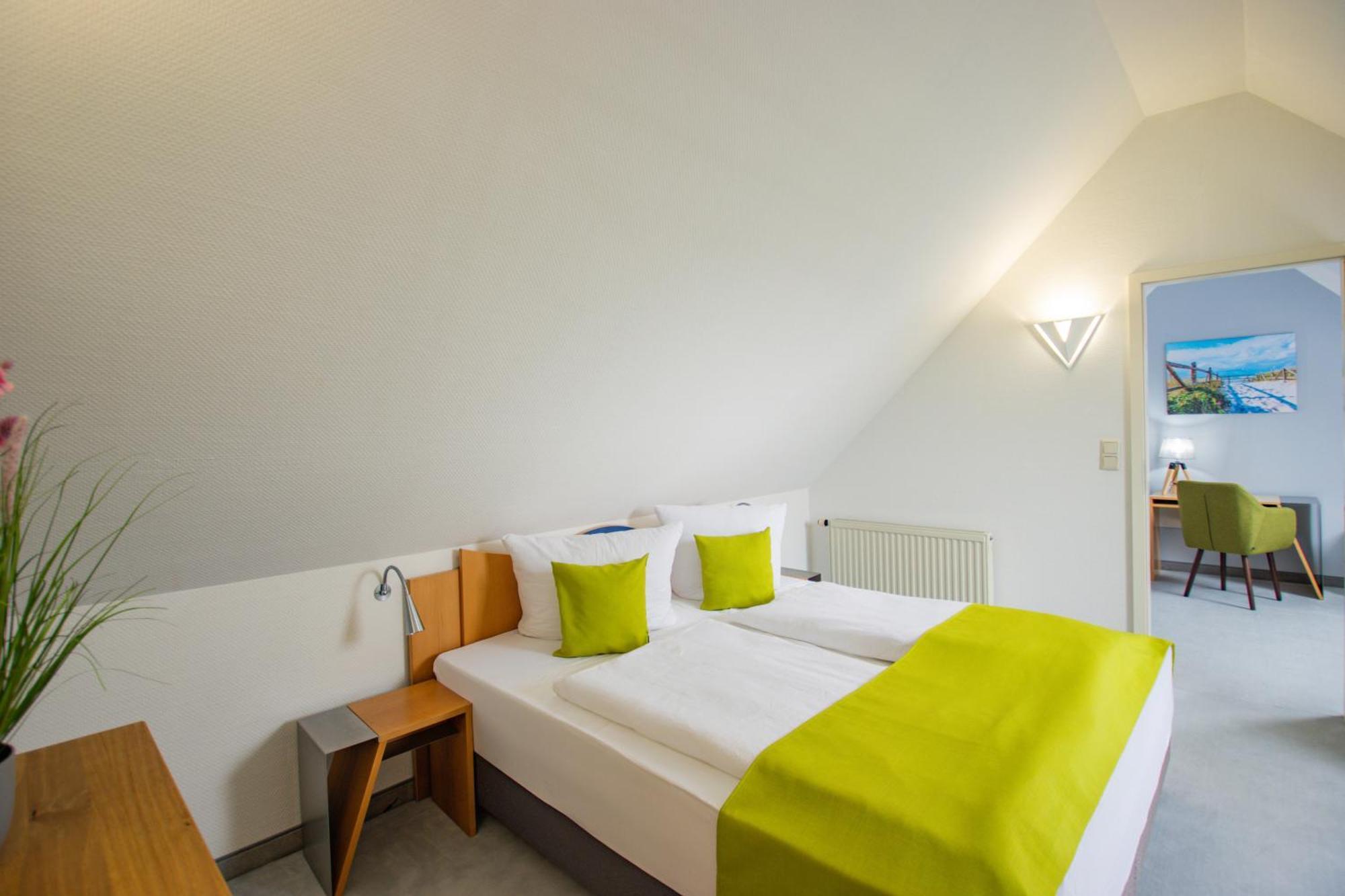 Inselhotel Kleiner Bodden Buschvitz Exterior foto
